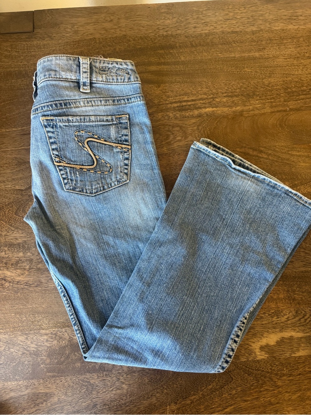 Vintage Silver Jeans Light Wash Bootcut Jeans with Decorative Back Pocket